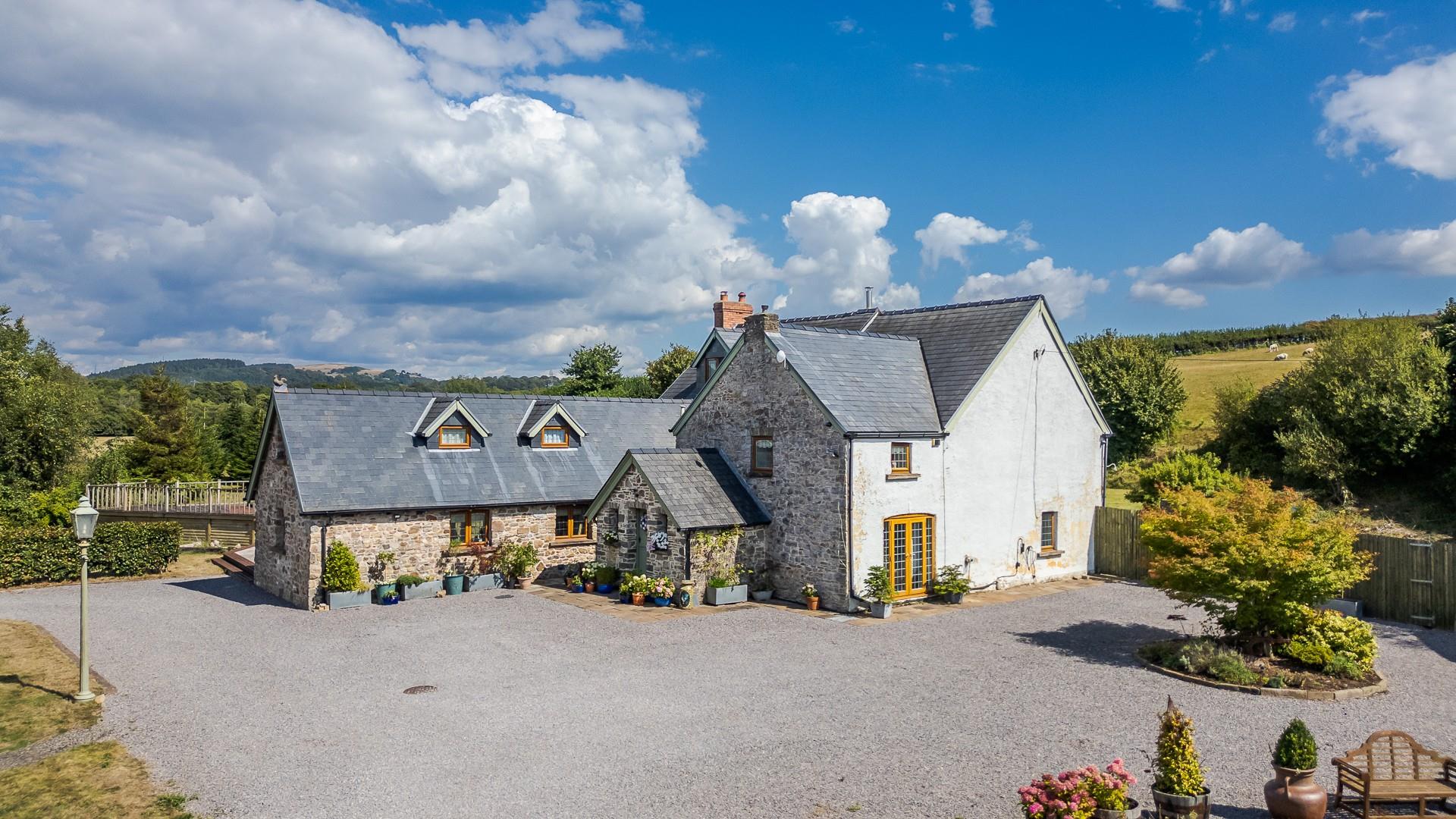 Llantrisant Road, Groesfaen, RCT, CF72 8NJ